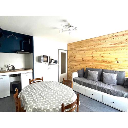 Appartement en Front de Mer avec Parking Privatif à St Jean de Monts - Accès Direct Plage & Pistes Cyclables - FR-1-652-42