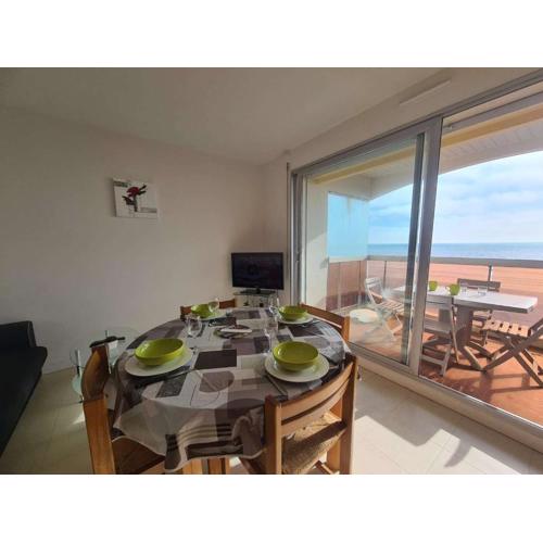 Appartement Face Mer, 3 Pièces, 4 Couchages avec Balcon, Parking Privé, 2 Étoiles - Saint-Jean-de-Monts - FR-1-224C-113