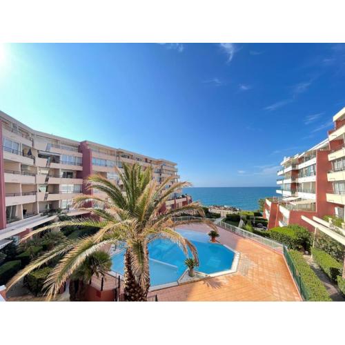Appartement familial 5 pers, piscine, front de mer, parking, proche commerces - FR-1-338-553