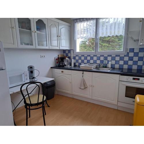 Appartement idéal quartier des Demoiselles : Plage, commerces, parking privé - FR-1-323-476
