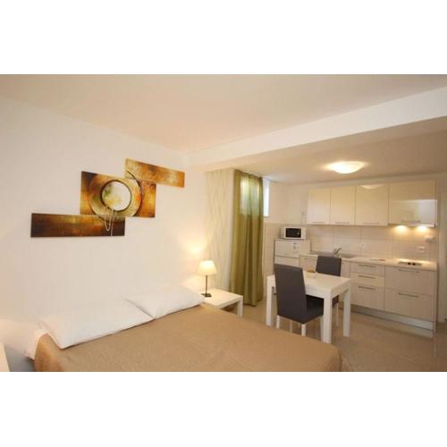 Appartement in Baška mit gemeinsamem Pool und Grill