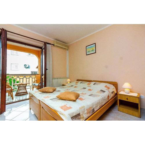 Appartement in Fažana mit Möbliertem Balkon