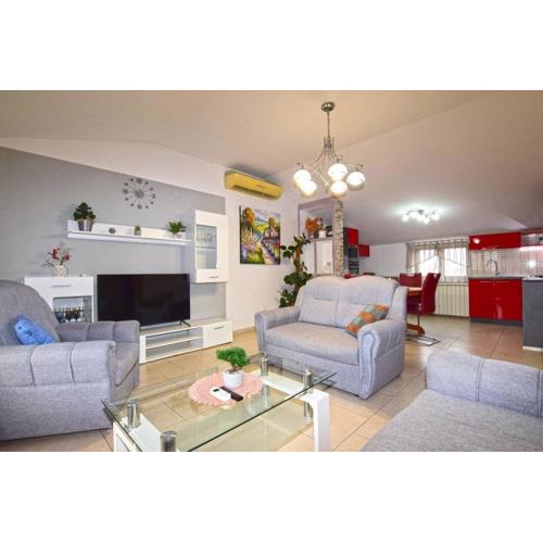 Appartement in Pula mit Eigener Terrasse