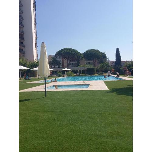 appartement lumineux piscine plage 250m centre ville grande terrasse portaventura