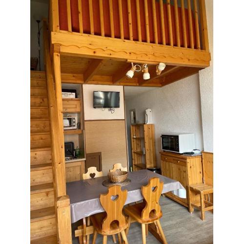 Appartement pour 6 personnes au pied des pistes au calme aux Menuires les Asters