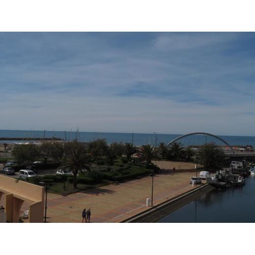 Appartement rénové 2 pièces, proche plage, parking inclus - FR-1-338-418