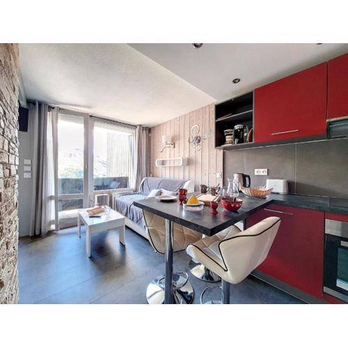 Appartement rénové au pied des pistes avec balcon – 4 pers., 27m², coin chambre, cabine, 3 flocons or - FR-1-344-896