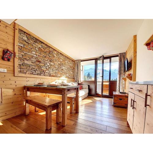 Appartement rénové avec 2 balcons, au cœur de la station, proche pistes et commerces - FR-1-344-821
