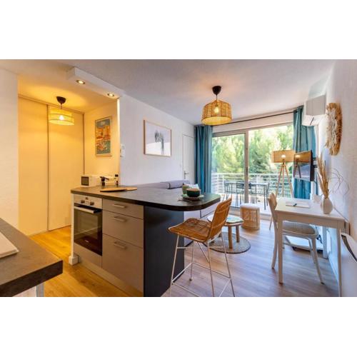 Appartement rénové, calme et proche des plages.