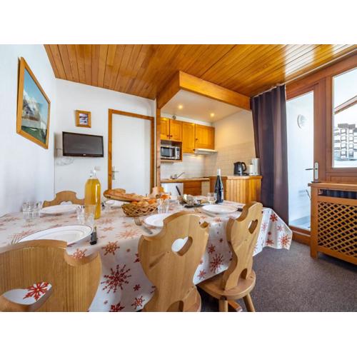 Appartement skis aux pieds à Tignes avec balcon, 6 couchages, proche commerces et navettes - FR-1-502-480