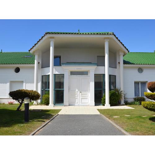 Appartement Spacieux - 3 Chambres - Proche Plage et Golf avec Piscine - FR-1-323-487