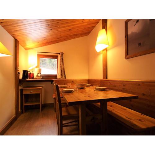 Appartement spacieux près du centre, balcon - FR-1-181-2443