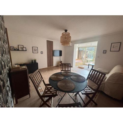 Appartement T2 au bord de mer avec parking, terrasse et piscine