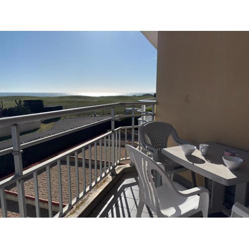 Appartement T2 avec balcon, piscine et parking à Saint-Jean-de-Monts - FR-1-323-568