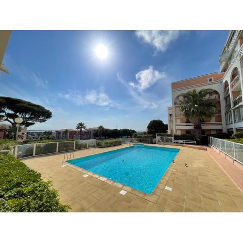 Appartement T2 cabine avec terrasse et parking sécurisé à Sète - FR-1-338-402