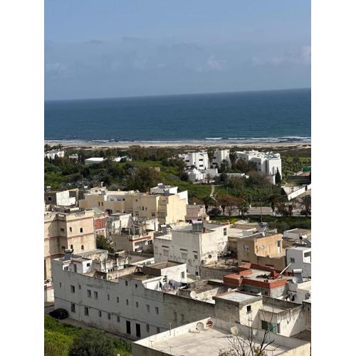 Appartement Vue Mer avec Jacuzzi Tout équipé proche centre-ville Bienvenue à Bizerte dans un appartement haut standing avec une vue imprenable sur la mer Situé à seulement 5 minutes du centre-ville