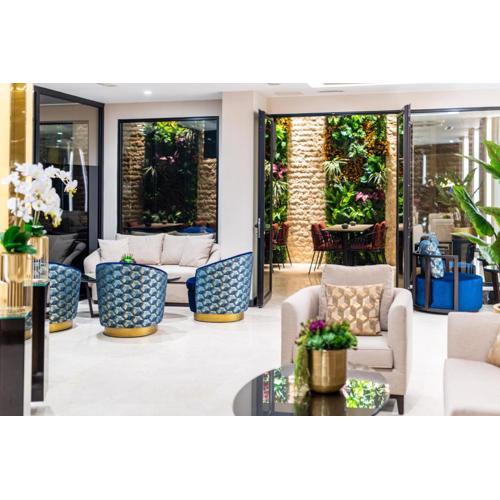 Aprilis Deluxe Hotel