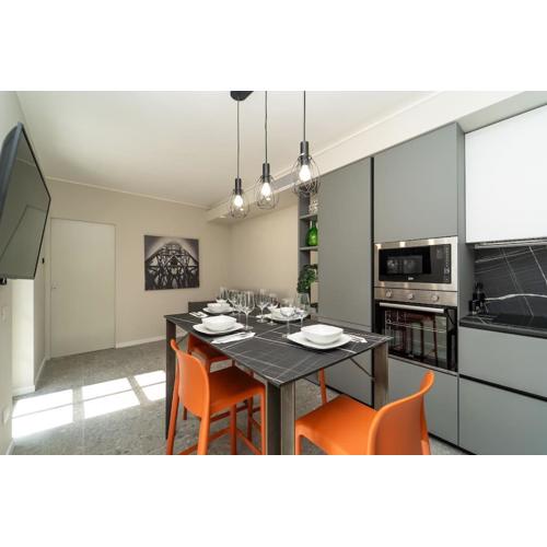 Apt 2 min from the Cathedral with private parking