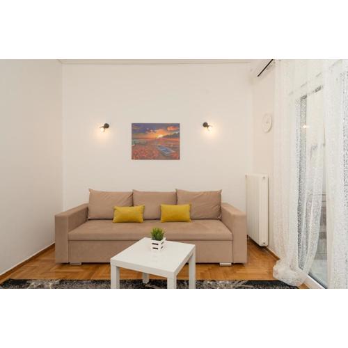 Apt in the historic center, next to Acropolis