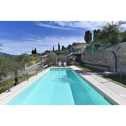 Apt in villa con sauna, piscina e campo da sport