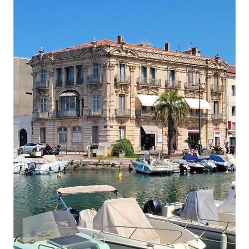 Apt sur quai avec extérieur et parking