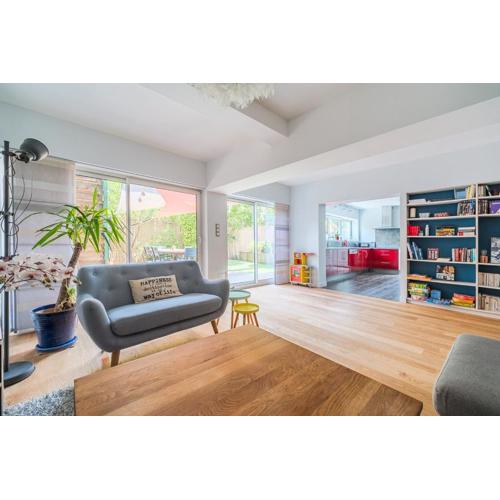Apt T5 rénové avec bureau jardin et parking en centre ville