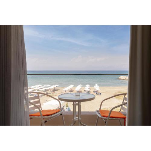 Aqua Luxury Suites by Estia