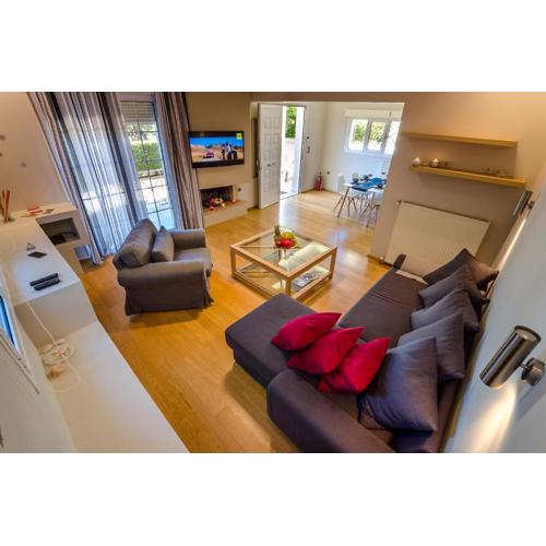 Aquarius - Glyfada detached house