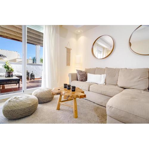 AR23 - Holiday flat, Puerto Banus by Roomservices