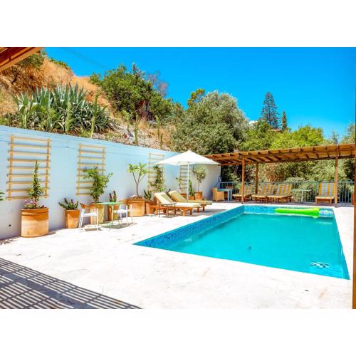 Archondia House - Holiday Apartments With Pool