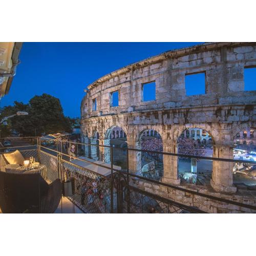 Arena & Seaview Luxurious Residence