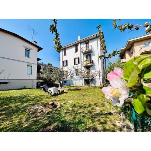 Ares Apartment - Vicino al Lago di Garda e alla Stazione Treno