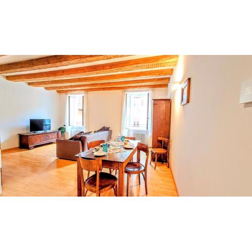 ARIA CONDIZIONATA & IDROMASSAGGIO - 96mq - elegante nel borgo medievale