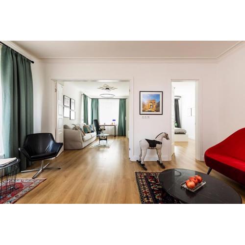 Aristocratic apartment with a parking spot