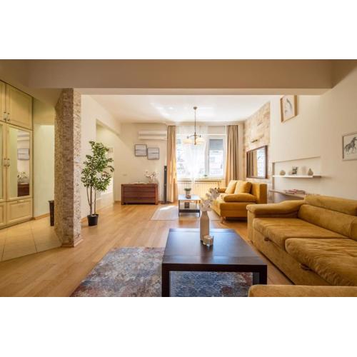 Aristocratic Place, TOP location