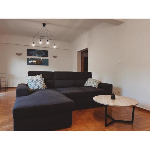 Aristotelous Living