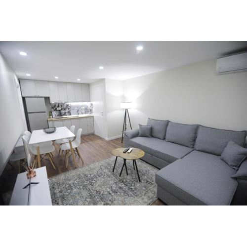 Arlis Apartments - near North and South Terminal