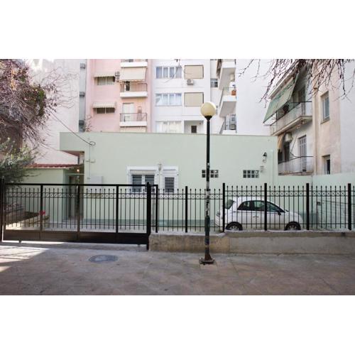 Aroura Homes Garden House 2BR 2BA Free Parking