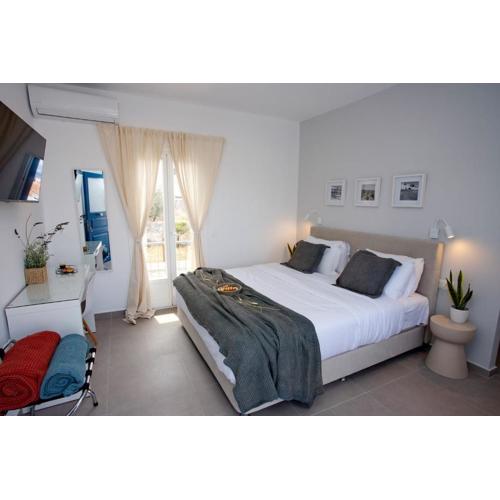 Arourahomes Spetses Town Suites