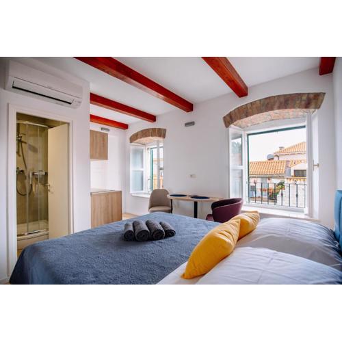 ART DECO CITY WALLS APARTMENTS by DuHomes