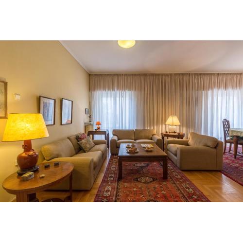 Art Deco Spacious Appartment close to centre