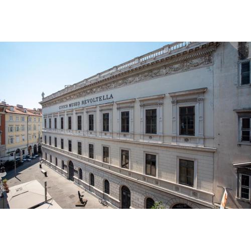 Art & History - NEW - Modern Classic Apartment