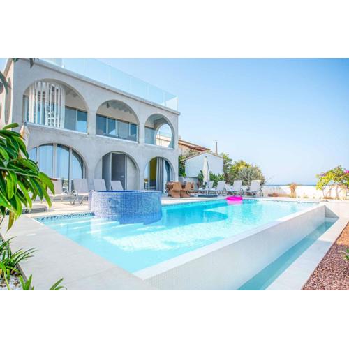 Art House by the Sea