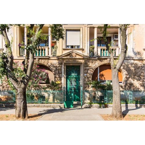Art Nouveau Near Arena- charming place for couples
