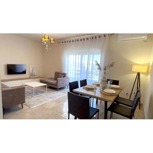 Art vacation apartment for 7 guests in Durrës city center