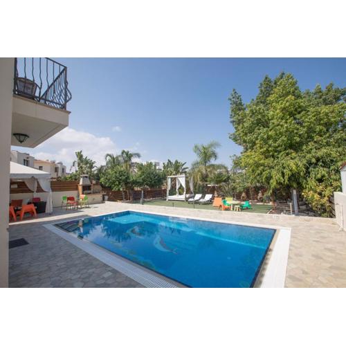 Artemisia Villa