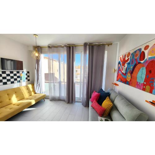 ArtHouse Sky Terrace 120 m from Beach
