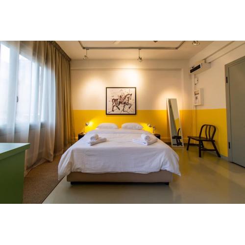 Artistic Spacious Studio Apartment next to metro Monastiraki