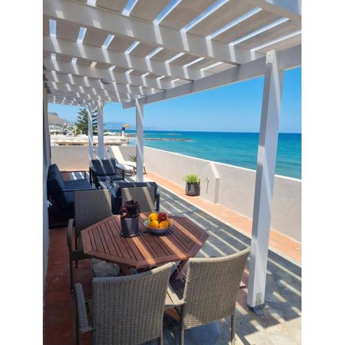Astra Sea View Apartment, Sea Front