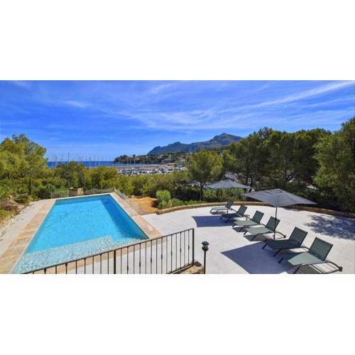 Atemberaubende Villa mit Meerblick und Pool
